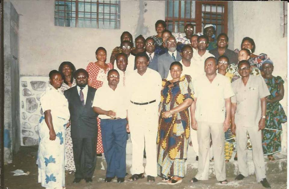 Une vraie photo de famille composée des membres fondateurs de l’UDPS et de leurs familles. Ph.Dr.Tiers