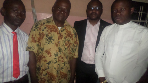 SPhoto avec Président André Kalonzo dans le cadre de la réunification de la grande famille UDPS -en cravate rouge Président fédéral du Haut Katanga/UDPS Kibassa, en chemise blanche le Secrétaire Fédéral chargé de la jeunesse et en veste  le Vice-Président inter-fédéral de l’UDPS Kibassa dans l’ex.province du Katanga. Ph.Dr.Tiers 